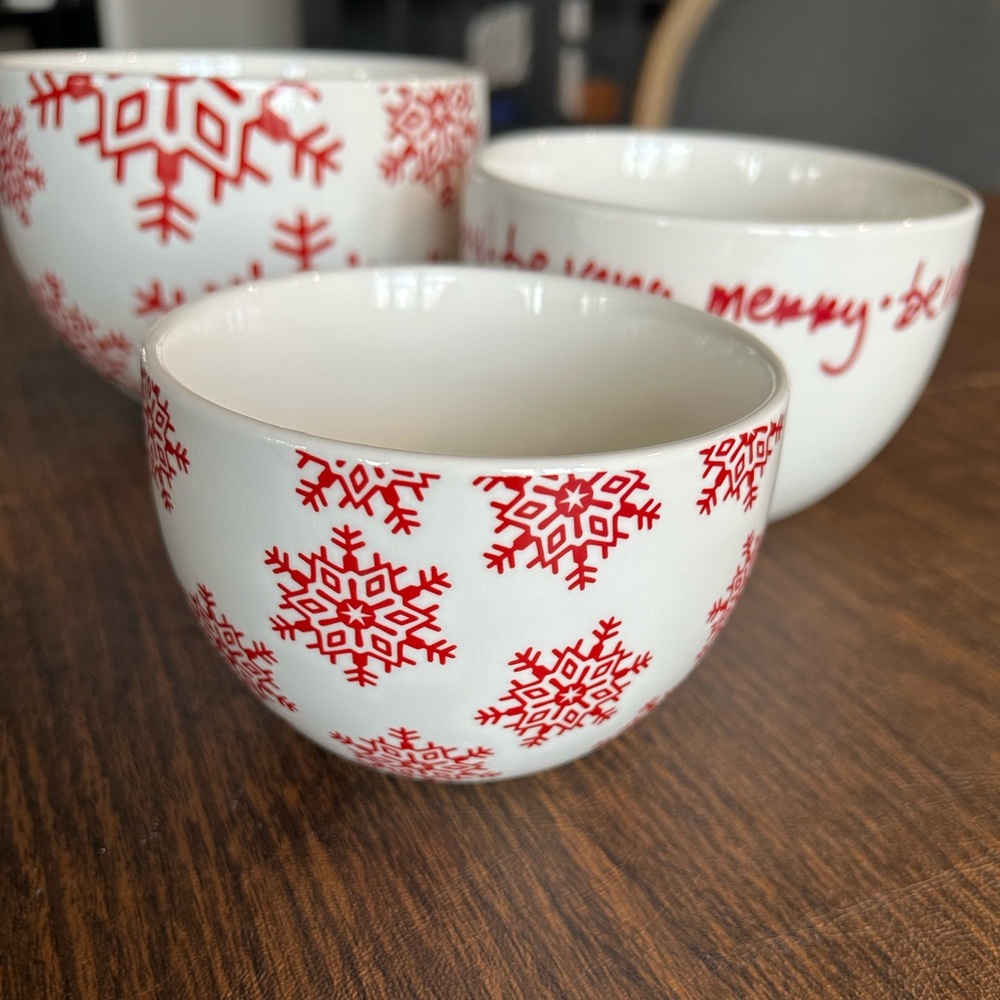 Crate and Barrel Set of 3 Holiday Nesting Bowls - Picture 4 of 11